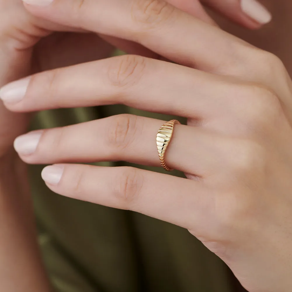 14k Minimalist Wave Signet Ring