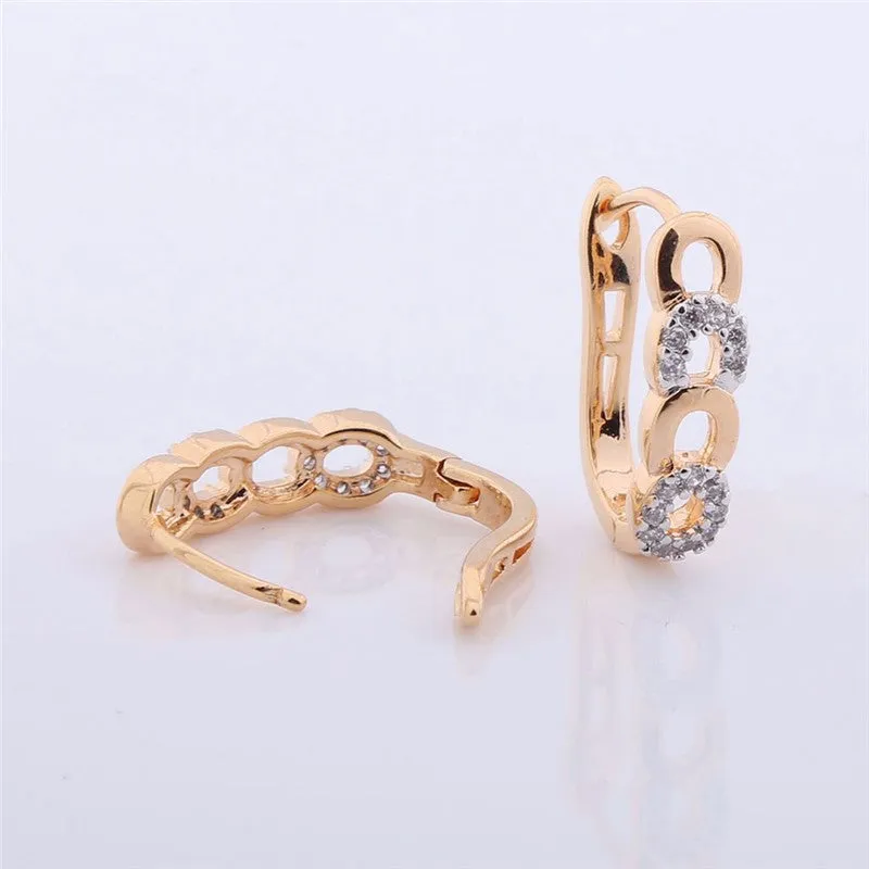 New Style Ladies Huggie Earrings Fashion Desirable Round Brilliant White Topaz Earing Chic Woman Hoop Earrings