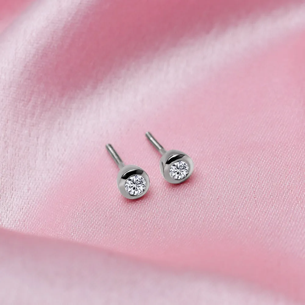 Solitaire Diamond Stud Earrings in Platinum VS-EF diamonds